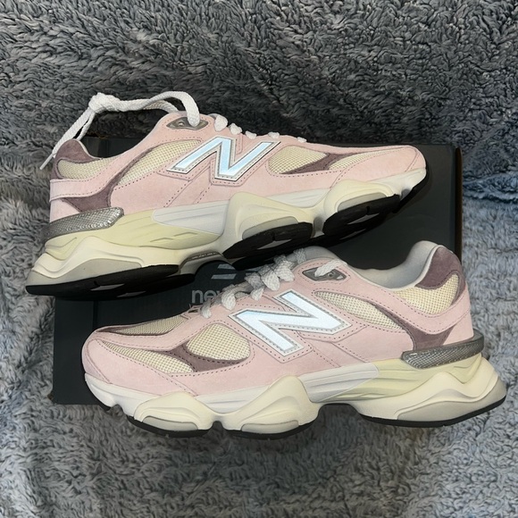 Size 10.5 woman’s New Balance 9060 Pink Sneakers Rose Sugar Suede Lifestyle - Picture 1 of 4